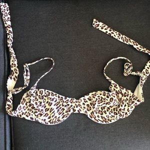 Monday Swimwear Top- M